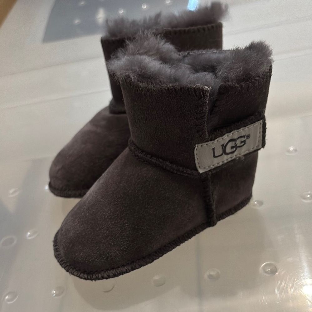 Baby Soft Bottom Uggs - Size S (US 2/3)
